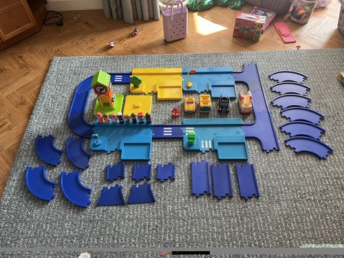 Fisher price little people - little, car